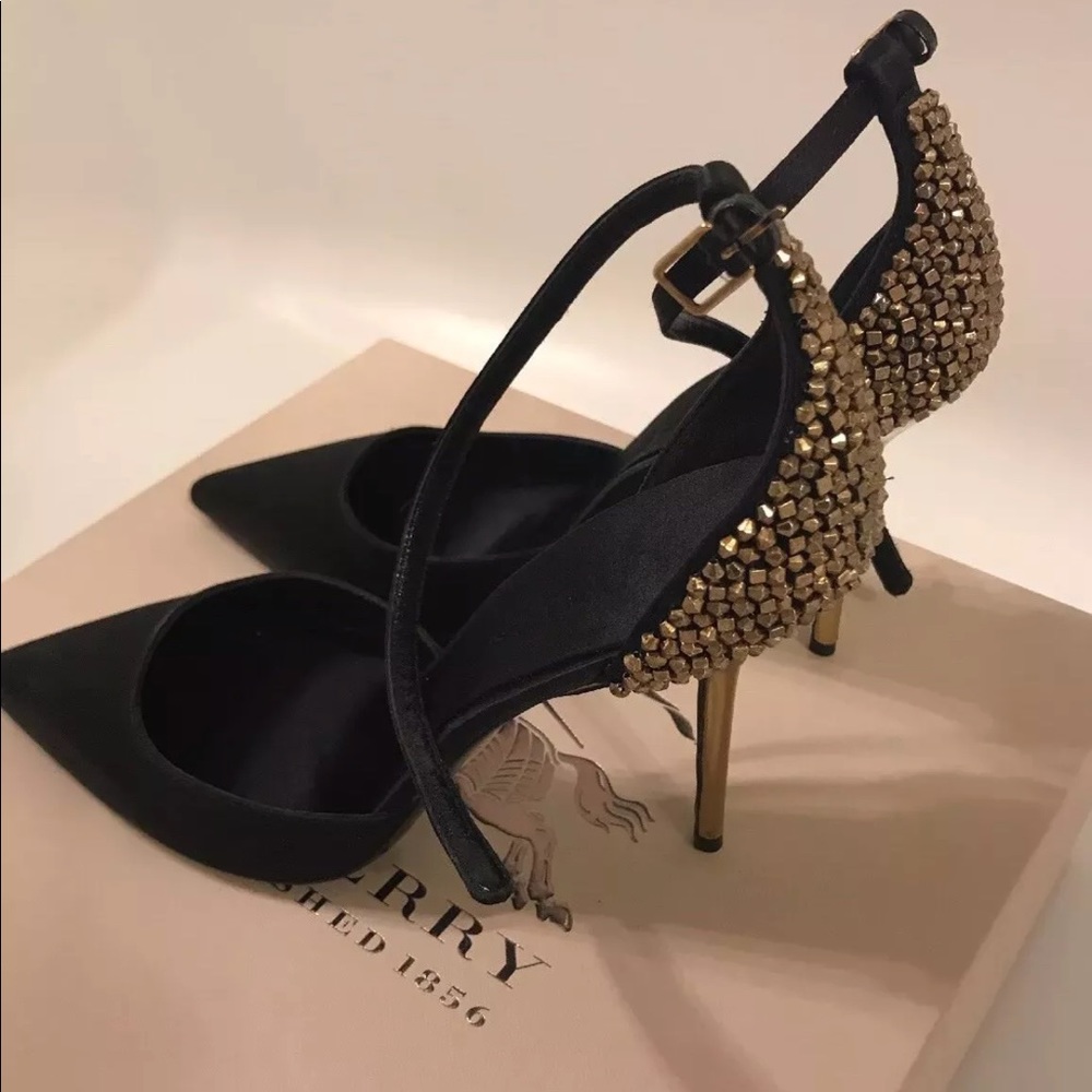 Authentic Burberry sarin heels size 8